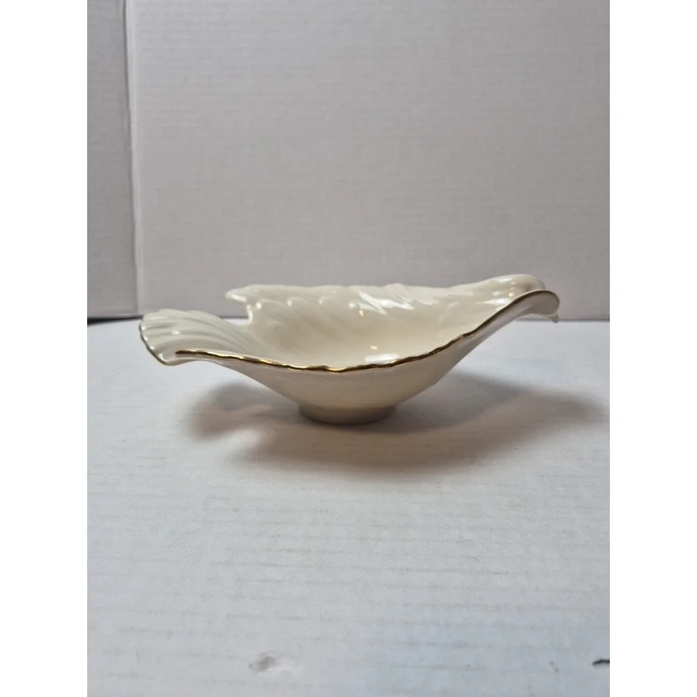 Lenox Ivory Bone China Dove Figural Bowl Gold Trim Made in USA Peace Bird‎ Candy